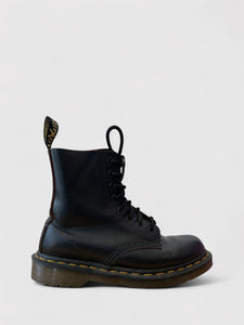 Dr. Martens Classic Laceup Boots