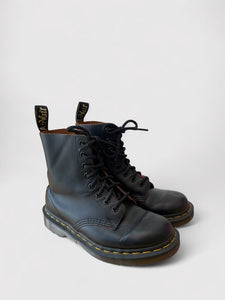 Dr. Martens Classic Laceup Boots