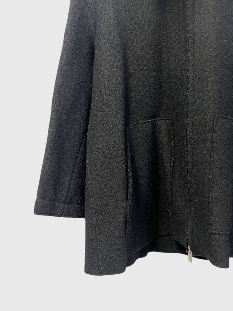 
                  
                    Dark gray coat with a plain background
                  
                