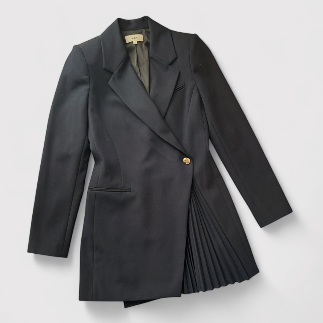 Common Threads : Luxury brands & high-end labels at affordable prices